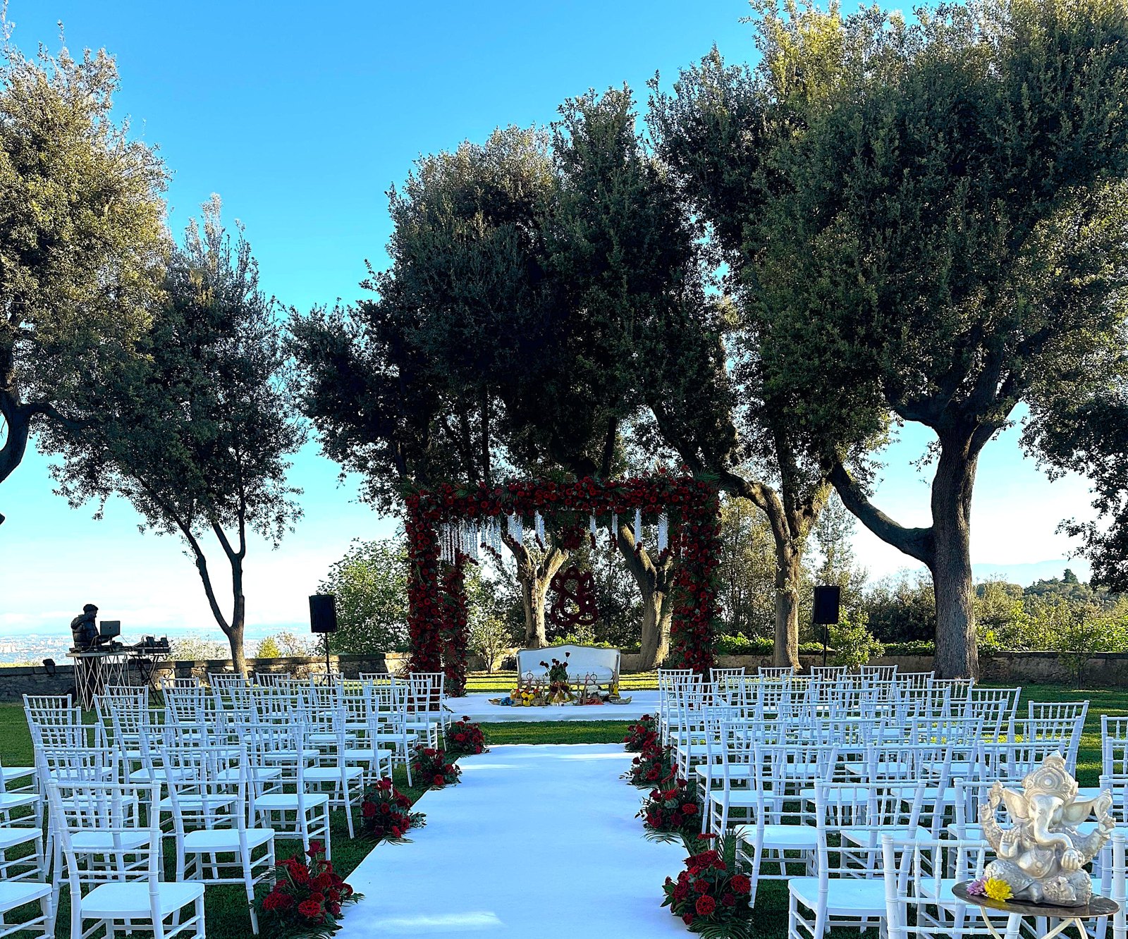 Ceremony in the century-old gardens of Villa Grazioli